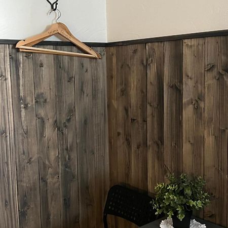 Lemsi Kihnu Sadama Oeoemaja Guesthouse מראה חיצוני תמונה