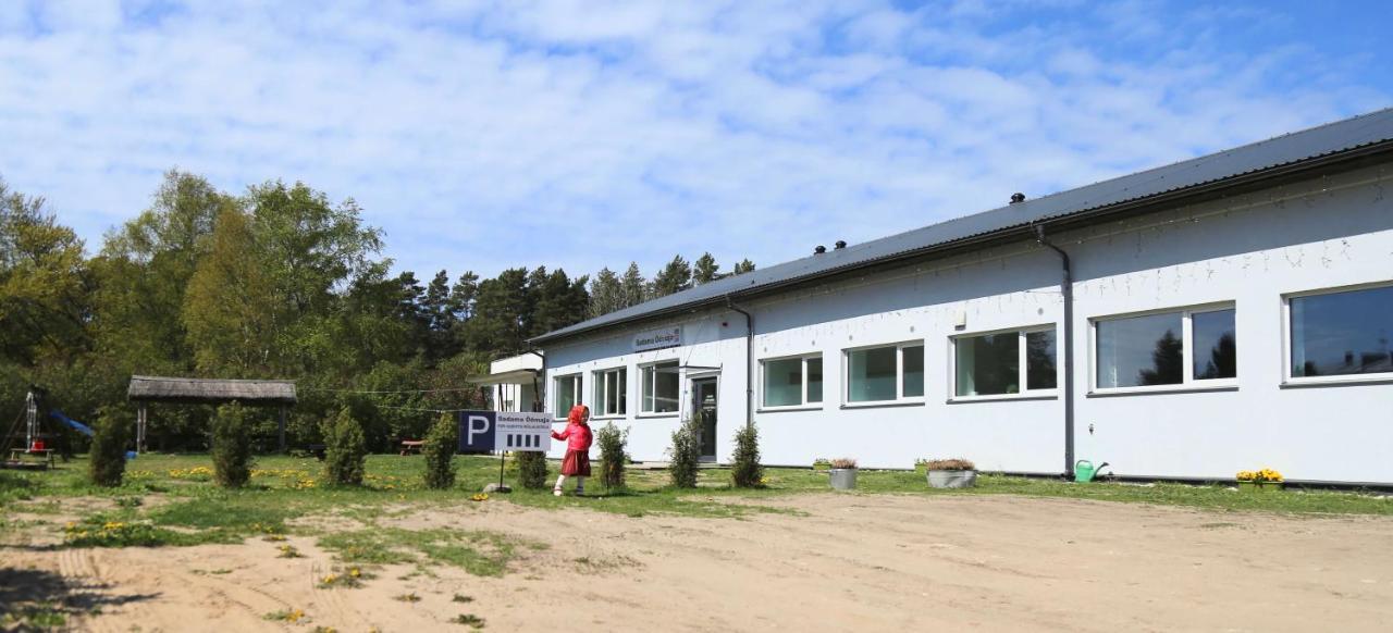 Lemsi Kihnu Sadama Oeoemaja Guesthouse מראה חיצוני תמונה