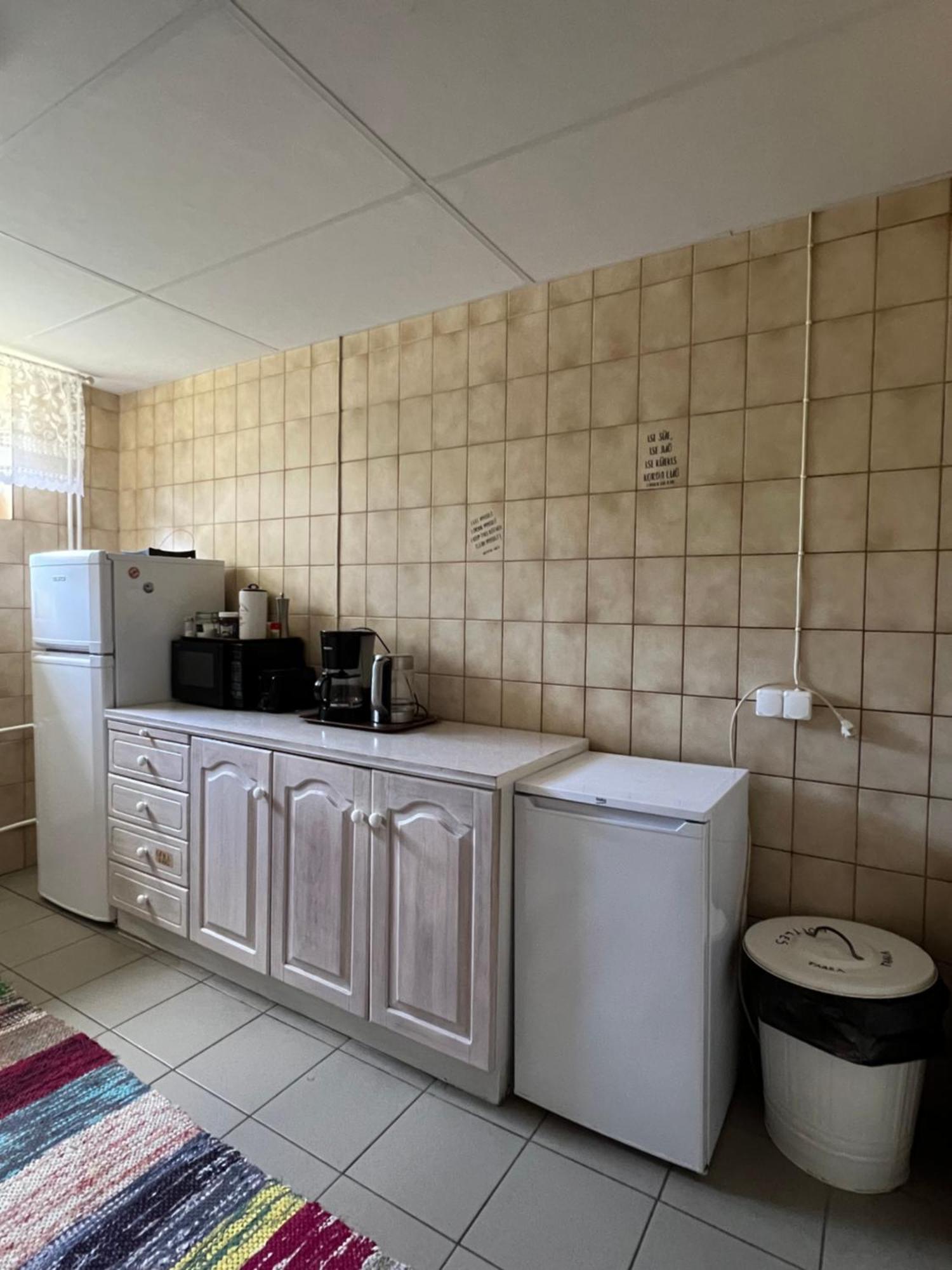 Lemsi Kihnu Sadama Oeoemaja Guesthouse מראה חיצוני תמונה