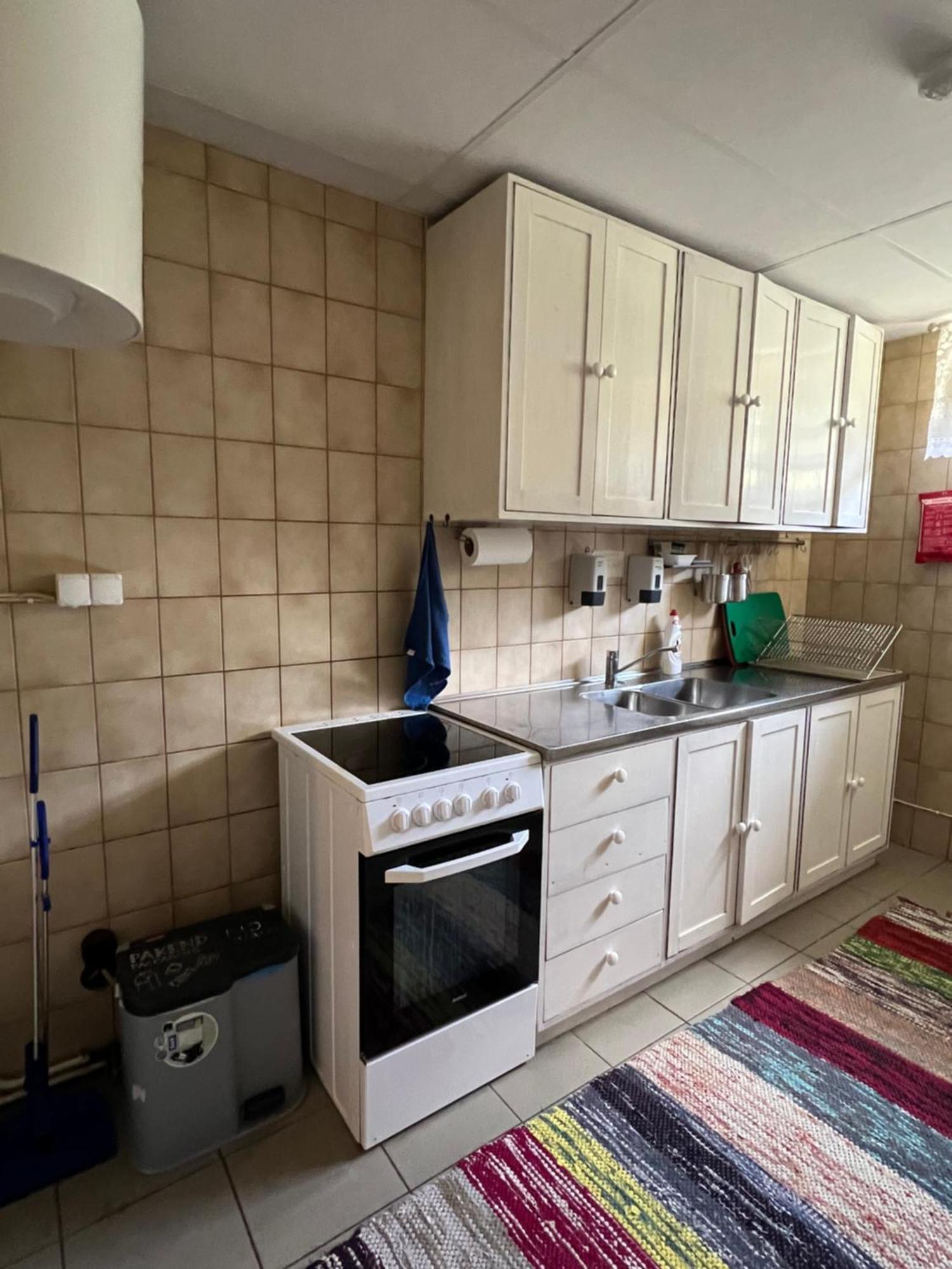 Lemsi Kihnu Sadama Oeoemaja Guesthouse מראה חיצוני תמונה