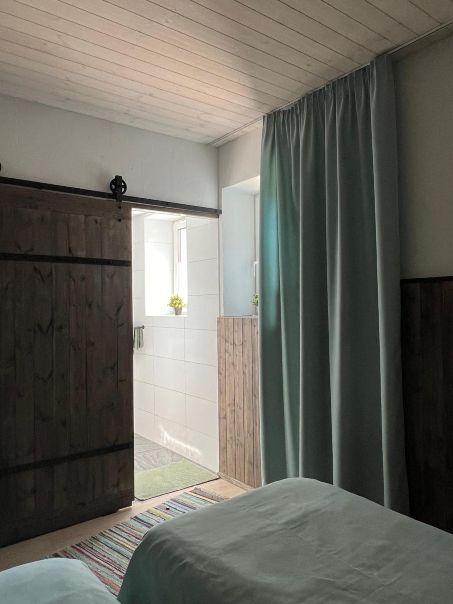 Lemsi Kihnu Sadama Oeoemaja Guesthouse מראה חיצוני תמונה