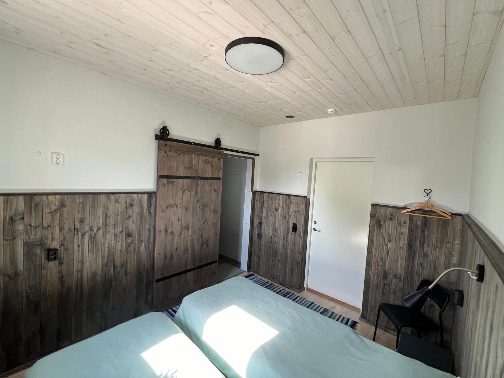 Lemsi Kihnu Sadama Oeoemaja Guesthouse מראה חיצוני תמונה
