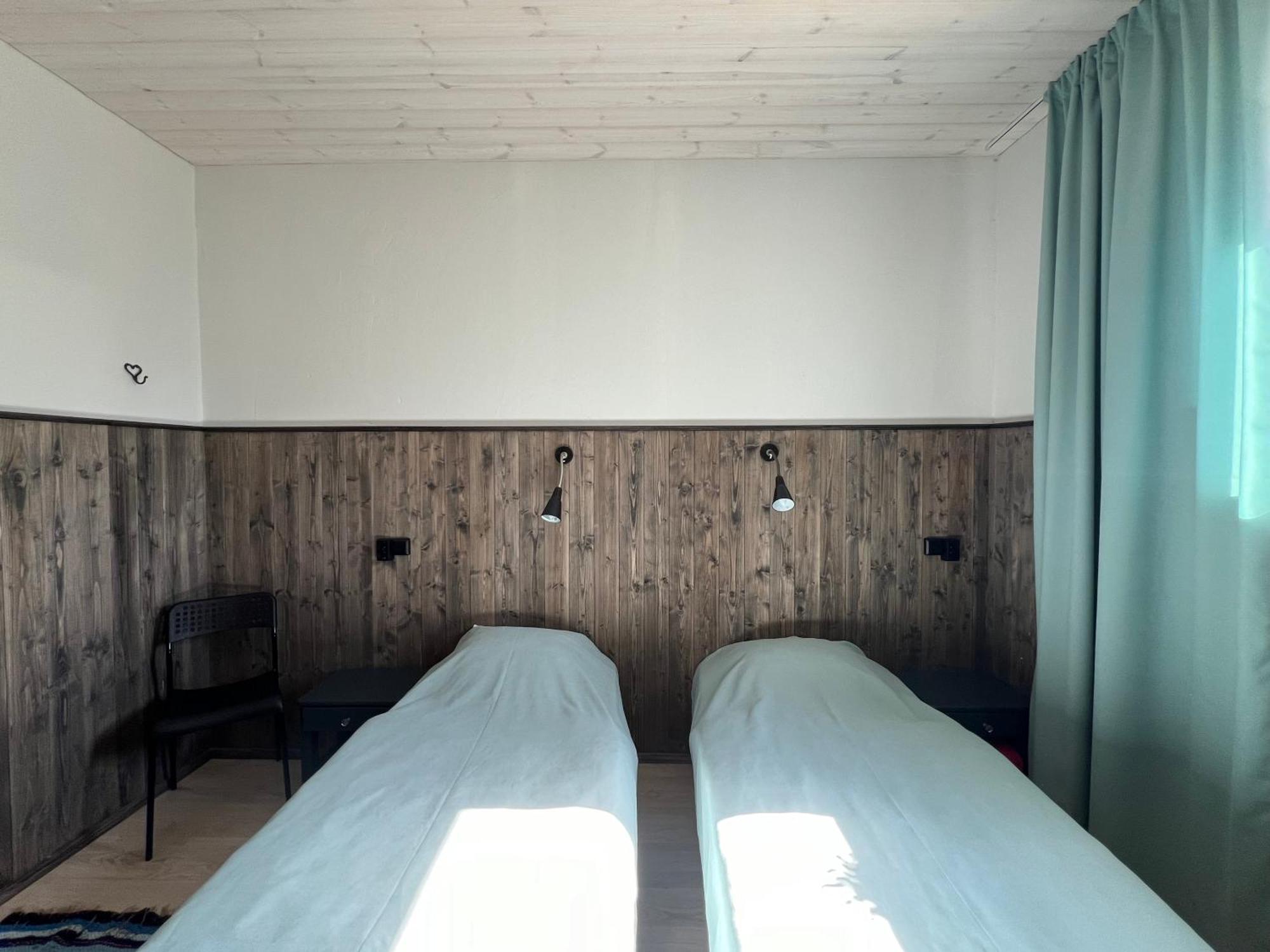 Lemsi Kihnu Sadama Oeoemaja Guesthouse מראה חיצוני תמונה