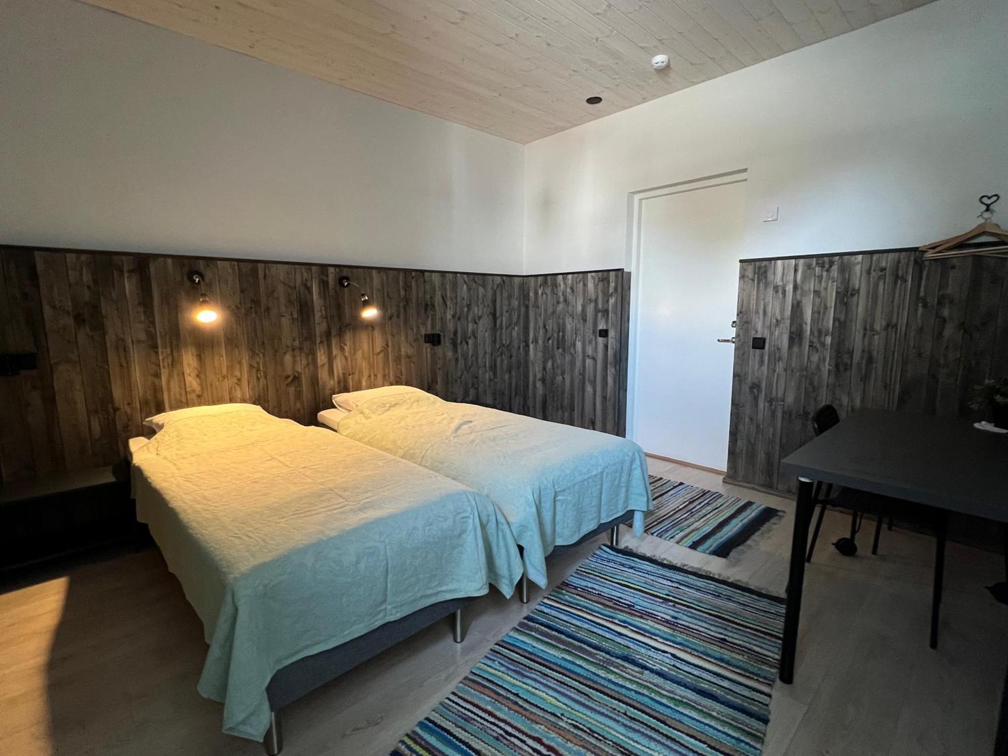 Lemsi Kihnu Sadama Oeoemaja Guesthouse מראה חיצוני תמונה