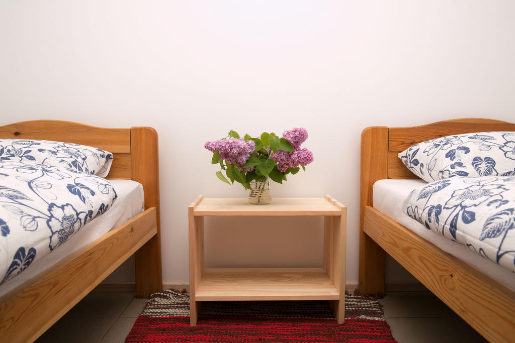 Lemsi Kihnu Sadama Oeoemaja Guesthouse מראה חיצוני תמונה