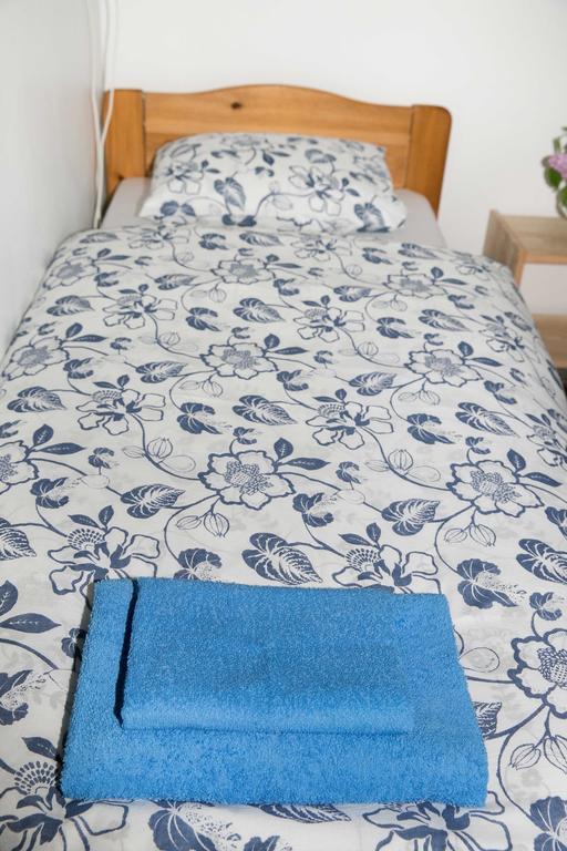Lemsi Kihnu Sadama Oeoemaja Guesthouse מראה חיצוני תמונה