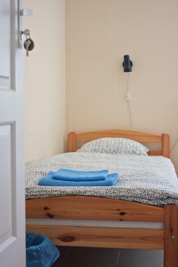 Lemsi Kihnu Sadama Oeoemaja Guesthouse מראה חיצוני תמונה