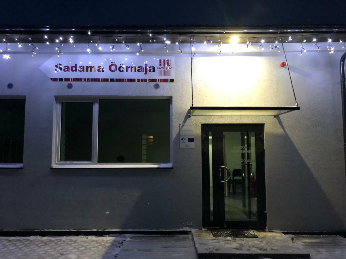 Lemsi Kihnu Sadama Oeoemaja Guesthouse מראה חיצוני תמונה